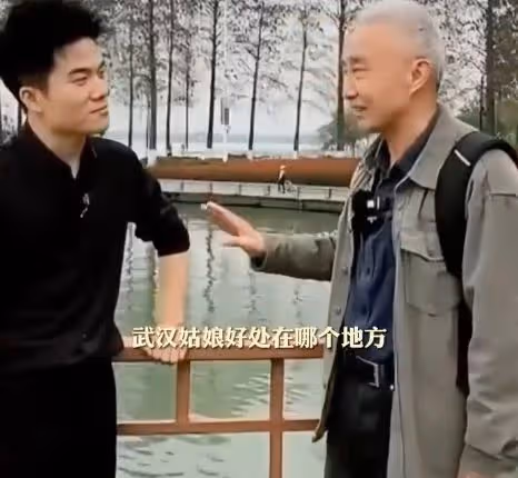 董宇輝被指耍大牌,大學教授都給他做陪襯,但網友紛紛為他喊冤!