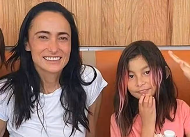 吳彥祖11歲女兒撞臉劉德華,鷹勾鼻顯成熟,臉部輪廓遺傳父親