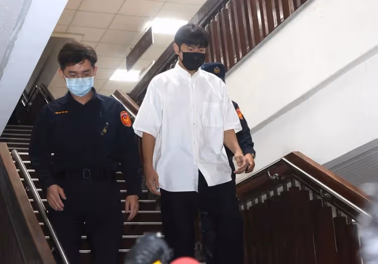 宥勝認了揉胸舔耳女員工！8萬交保臉色鐵青　被問「騷擾被害人」這樣反應