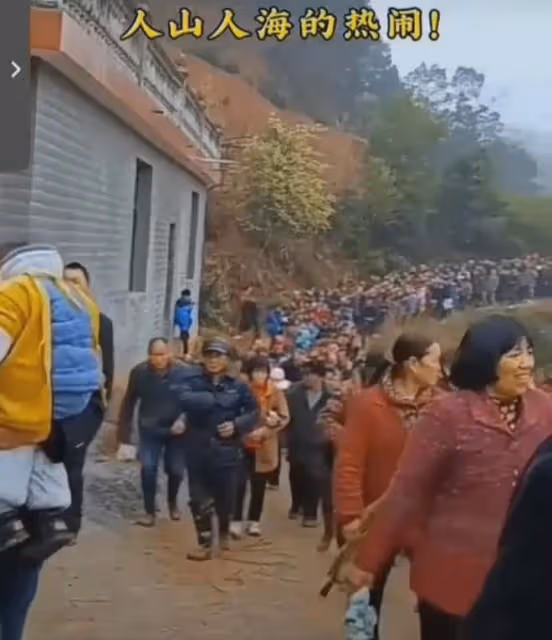 老人過世村民送葬上山,每人發20元,非常熱鬧,知情人:發好幾萬