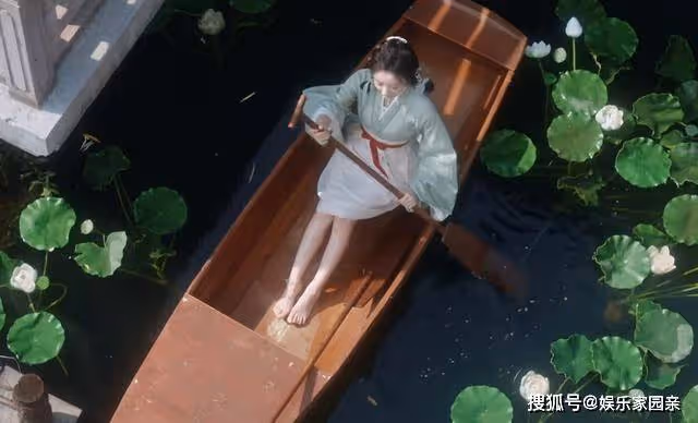《與鳳行》看懂了小荷赤腳的原因,就知顧成錦的人品有多渣