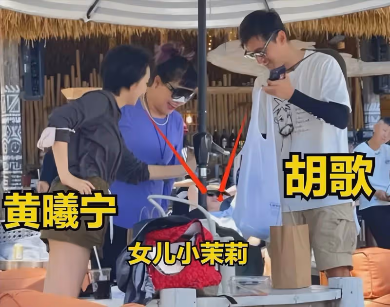 偶遇胡歌夫婦西藏公益行,與女粉合影被盯到害羞,黃曦寧夫唱婦隨