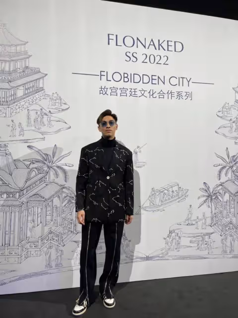 香港帥氣男星關楚耀獲新婚妻子慶生,收心儀大禮興奮的像孩子
