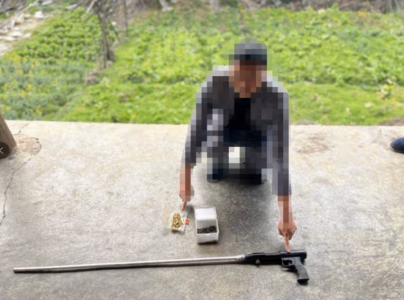11歲男孩遭訓斥後，舉報父親私藏槍枝！警方：採取刑事強制措施