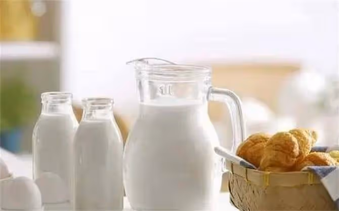 牛乳和鮮牛奶有什麼區別?小孩長期喝鮮牛奶好嗎?看完漲知識