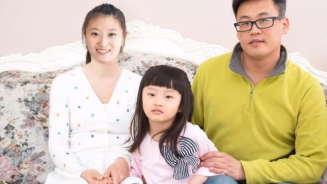 50歲的父親努力考博，只為了讓女兒回到上海參加高考，值得嗎