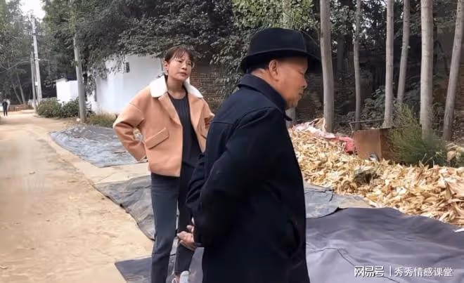 打算幫女兒還30萬房貸,聽到她和親家母的對話,我決定錢拿來養老
