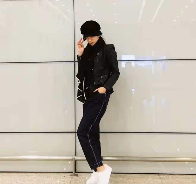 李思思把時尚玩透了，不僅衣品好還注意細節，真是走在時尚的前沿