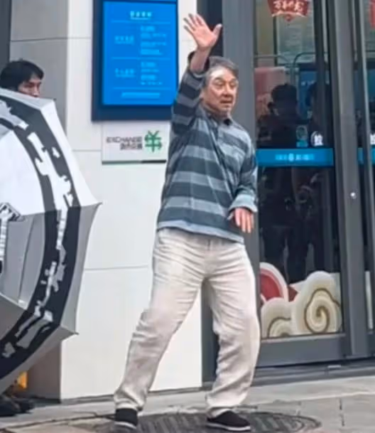 70歲成龍：身家25億還在拍打戲，財產留給兒子，女兒一分沒有