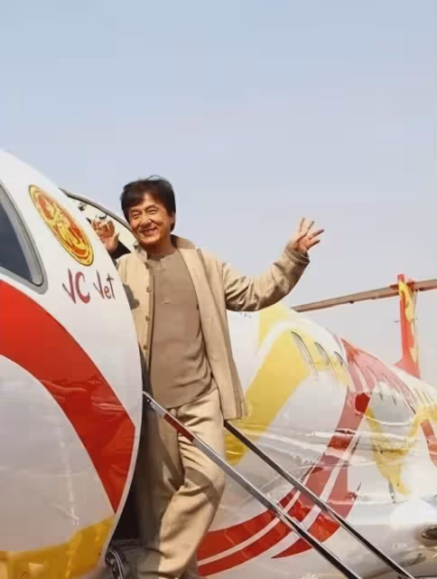 70歲成龍：身家25億還在拍打戲，財產留給兒子，女兒一分沒有