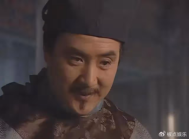 他在《亮劍》飾演丁偉，48歲爆紅，今66歲回河北農村建別墅養老