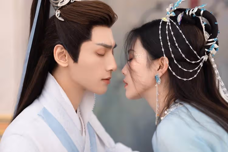 古裝美男閉眼等白鹿獻吻「妳怎麼還沒到」　她哀叫：唉呦我的腰