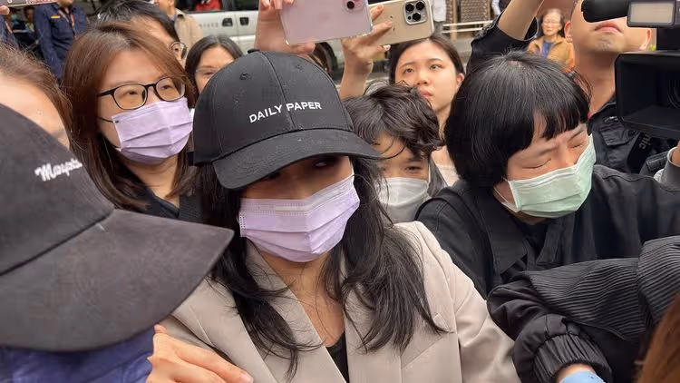 F.I.R.前主唱Faye涉誣告出庭！10親友護駕爆衝突　檢聲請傳陳建寧、阿沁作證
