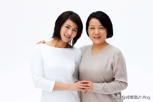 我摔了腿,兒媳不聞不問,女兒接走照顧,她送我回家時我終於明白了