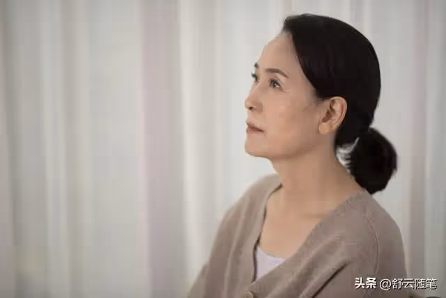 婆家拆遷3套房沒通知我,婆婆過生日我提前走,小叔子隔天找上門