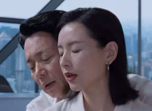 沒那條件就別尬演「情婦」了，張伊君告訴你，什麼是教科書式撩漢