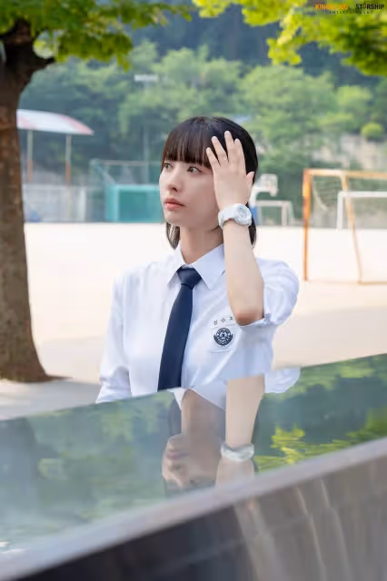 《金字塔遊戲》苞娜頂妹妹頭超減齡　同款清新潮錶千元就能入手