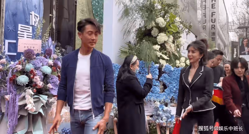 壕氣！王紅權星奢侈品店開業，用7000萬豪車接客，明星扎堆送祝福