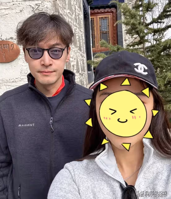 胡歌攜妻拉薩出遊,他拎著大包小包,不讓女方拿,網友直呼好貼心