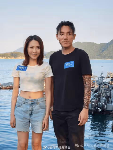 張頴康手擘紋曬身演賊公！阮嘉敏被槍聲嚇親
