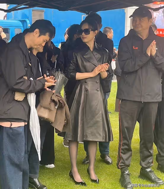 新劇開機!被「黑絲腿」的孫儷驚艷,兇相變福相,甩打針臉幾條街