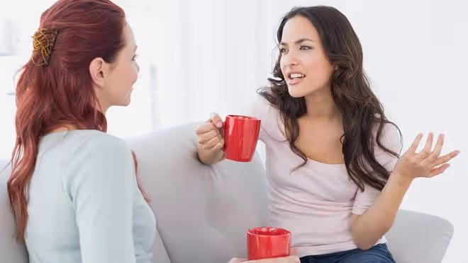 女兒抓周，大姑姐送來個假吊墜，被發現後卻倒打一耙，被我拉黑了