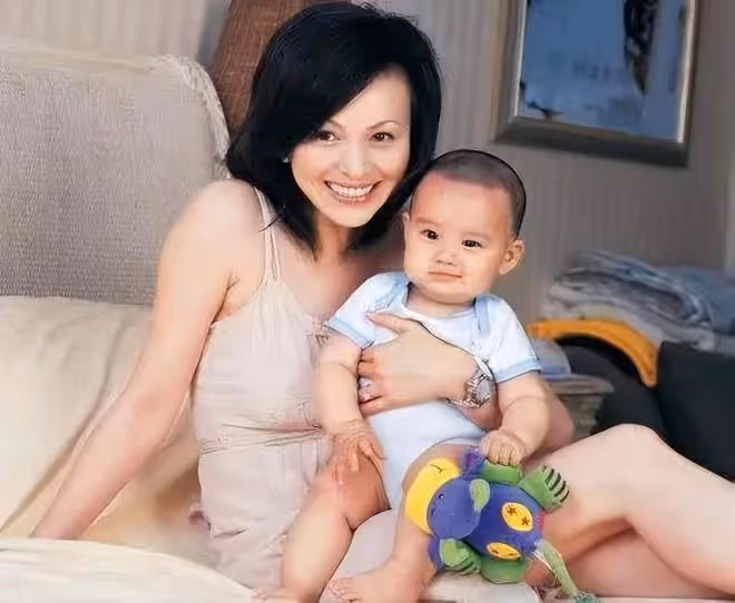 54歲「雪姨」乘風破浪:35歲生子,歷經2段婚姻,如今單身很快樂