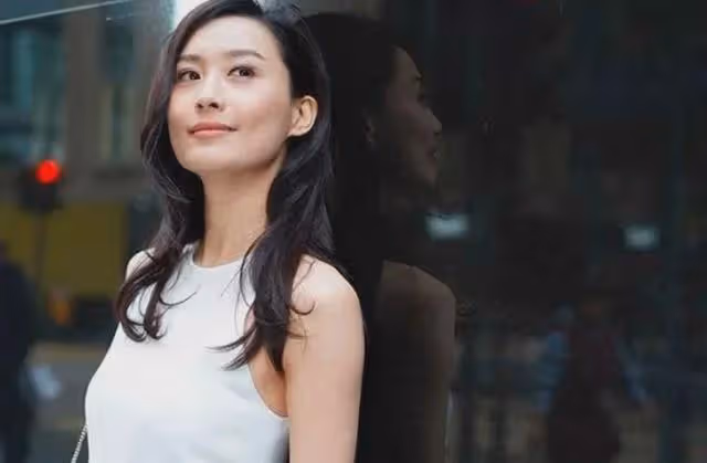 前TVB花旦二胎產後現身新戲首映禮，感謝老公貼心陪伴做助手