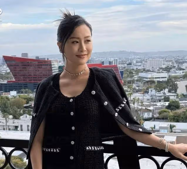 前TVB花旦二胎產後現身新戲首映禮，感謝老公貼心陪伴做助手