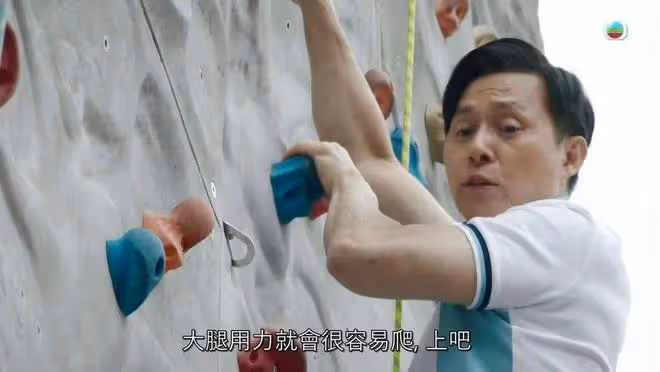 TVB老戲骨新劇一秒變臉演技獲贊，與太太結婚36年浪漫如初