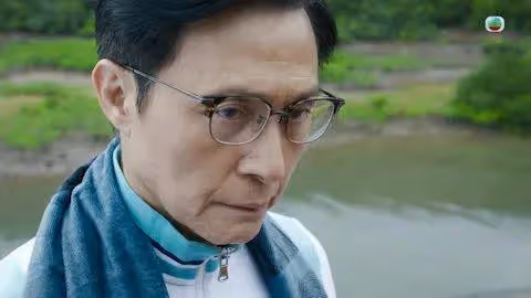 TVB老戲骨新劇一秒變臉演技獲贊，與太太結婚36年浪漫如初