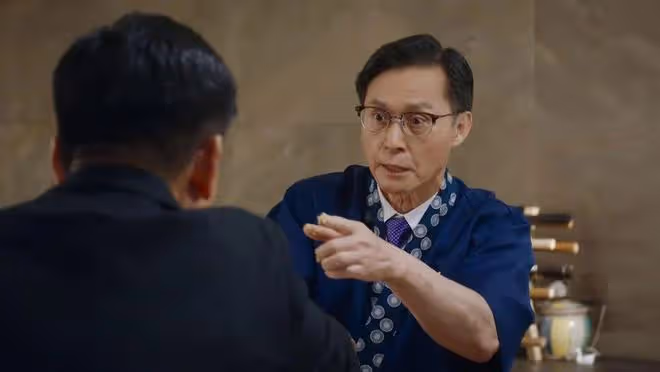 TVB老戲骨新劇一秒變臉演技獲贊，與太太結婚36年浪漫如初