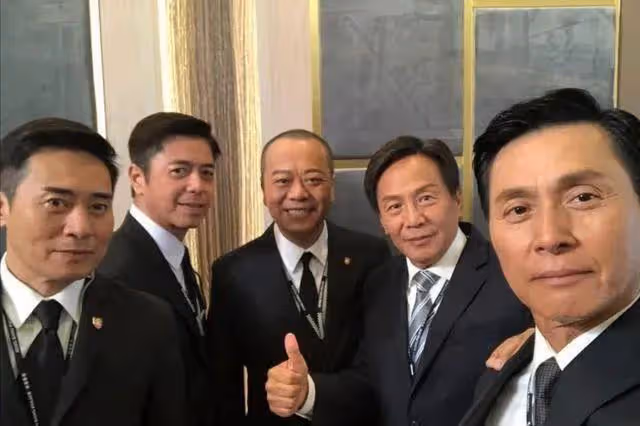 TVB老戲骨新劇一秒變臉演技獲贊，與太太結婚36年浪漫如初