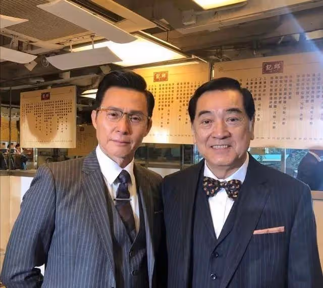 TVB老戲骨新劇一秒變臉演技獲贊，與太太結婚36年浪漫如初