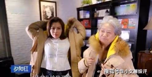 朱迅參加無錫馬拉松，全程帶傷跑完42公里，50歲穿超短裙很美麗
