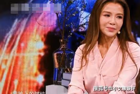 朱迅參加無錫馬拉松，全程帶傷跑完42公里，50歲穿超短裙很美麗