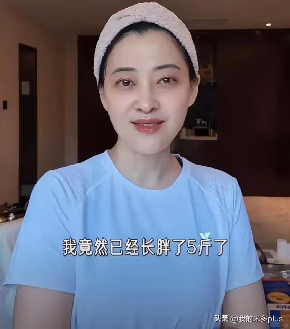 梅婷素顏健身,在劇組拍戲長胖了5斤,48歲的年紀還有身材焦慮