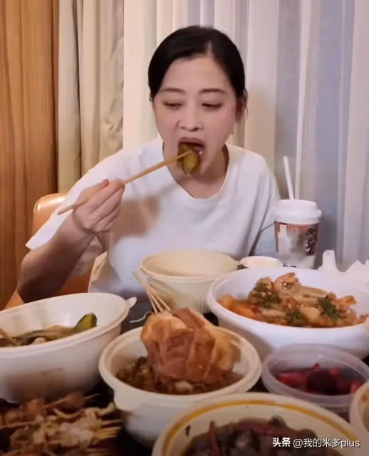 梅婷素顏健身,在劇組拍戲長胖了5斤,48歲的年紀還有身材焦慮