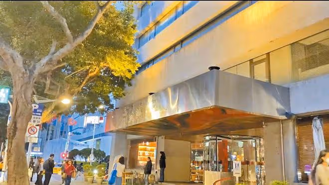S Hotel正式換招牌，「S」字樣被替換，汪小菲對徐家人展開行動