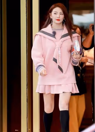 張雨綺和男友同框秒變「小女人」,穿小粉裙清純可愛,感覺真幸福