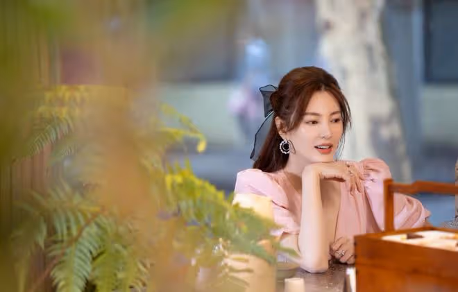 張雨綺和男友同框秒變「小女人」,穿小粉裙清純可愛,感覺真幸福