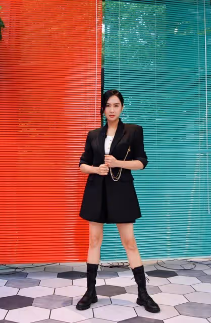 71年的朱茵太會扮嫩,扎「哪吒頭」少女感滿滿,永遠的紫霞仙子