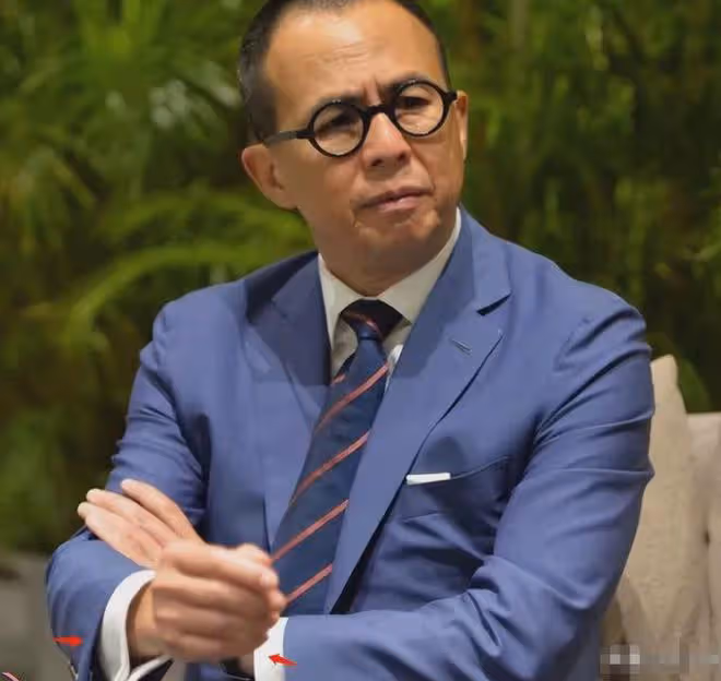 14歲李長治：李嘉誠親自取名，遺傳梁洛施好基因，能分百億身家