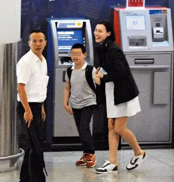 14歲李長治：李嘉誠親自取名，遺傳梁洛施好基因，能分百億身家