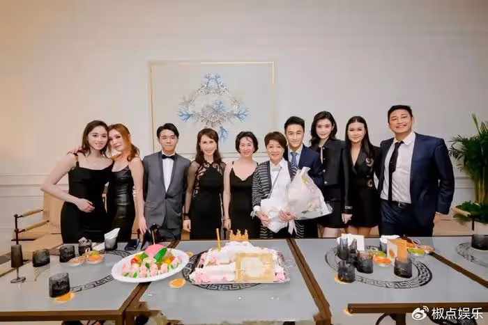 梁安琪64歲生日慶典曝光！何超瓊打扮性感超搶鏡，趙露思驚喜現身