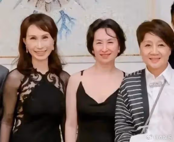梁安琪64歲生日慶典曝光！何超瓊打扮性感超搶鏡，趙露思驚喜現身