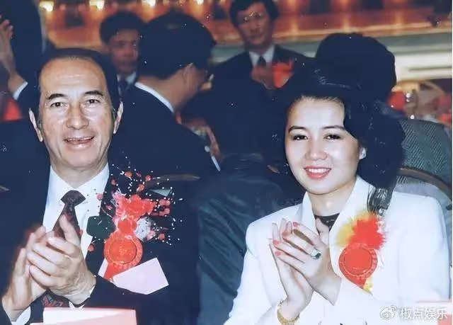梁安琪64歲生日慶典曝光！何超瓊打扮性感超搶鏡，趙露思驚喜現身