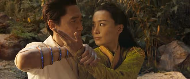 陳法拉二胎後首露面，極速瘦身零水腫，穿12萬連體裙開懷燦笑