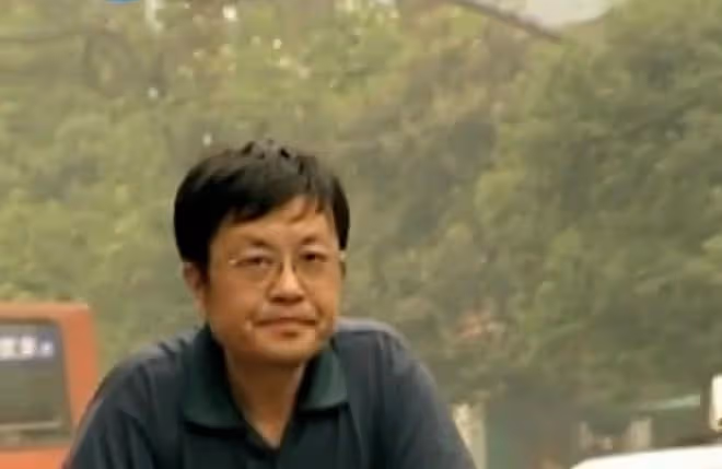 2005年，河南男子尋親多年無果，女兒放學：爸，有人跟你長得一樣