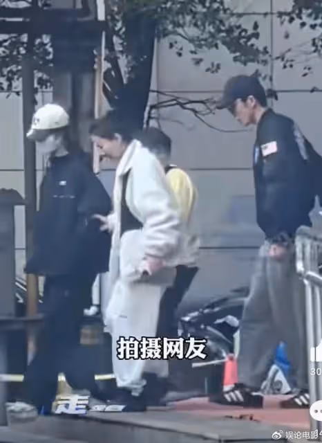 楊紫疑似拍戲受傷，對接透露腰部稍感不適，檢查並無大礙
